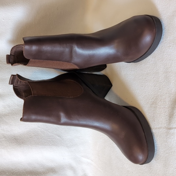 Crown Vintage After Hours Brown Chelsea Heel Boots - Picture 1 of 5